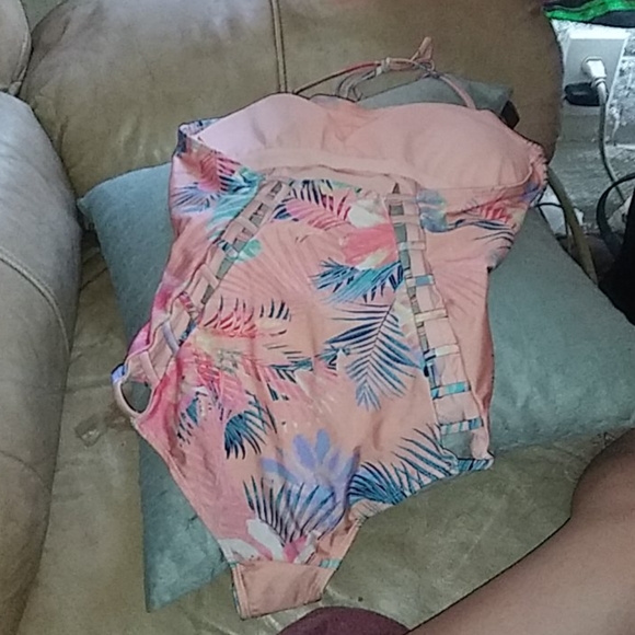YMI peach Hawaii 1 piece bathing suit - Picture 3 of 4